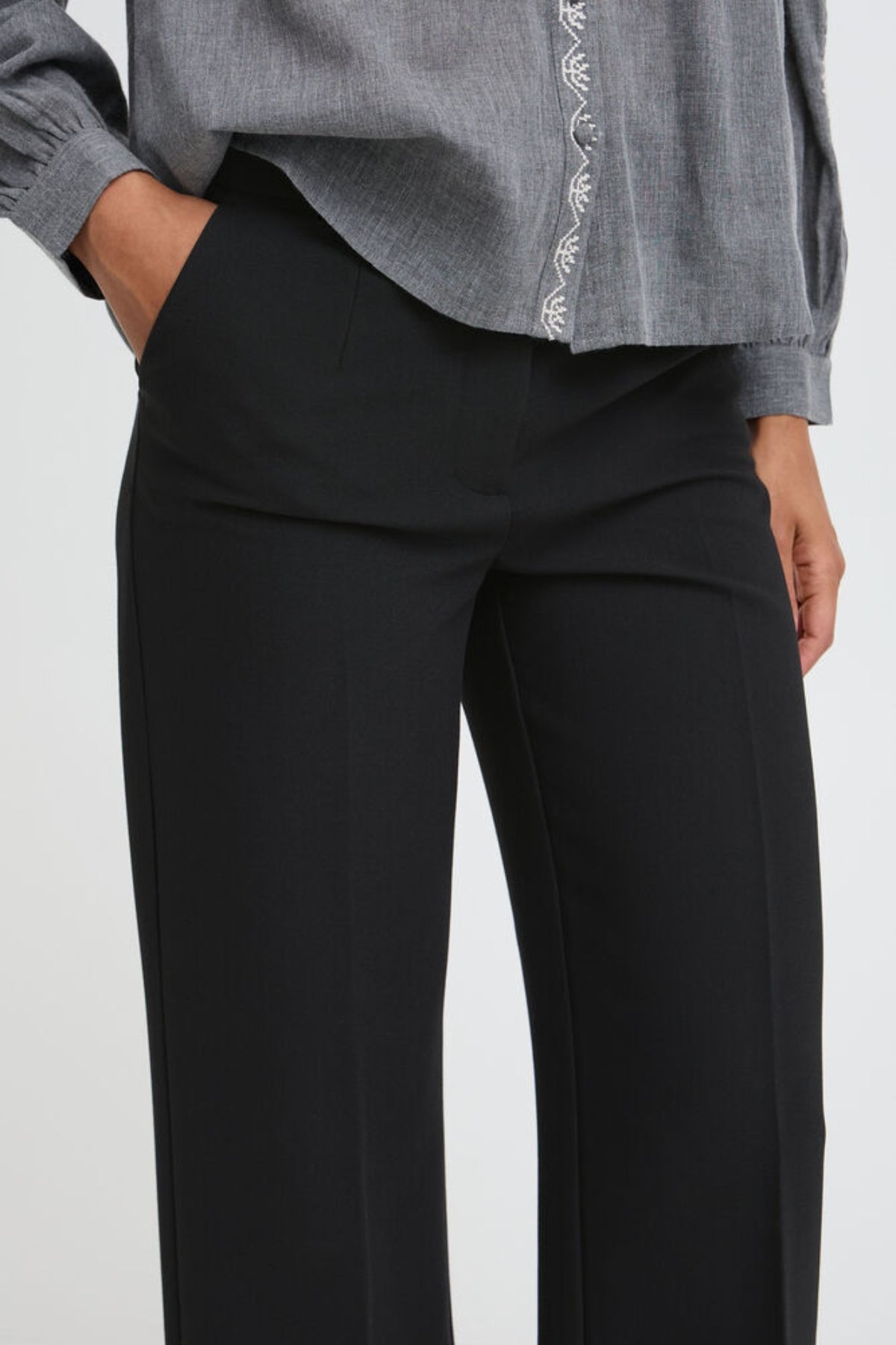 B. Young – Pantalone Denoa